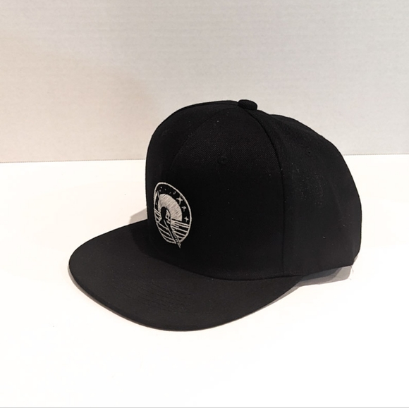 Mesmerizing Skeleton: New Black Snapback Hat with Original Artwork Front Design - Picture 3 of 5